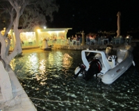 Die selbe Taverne abends